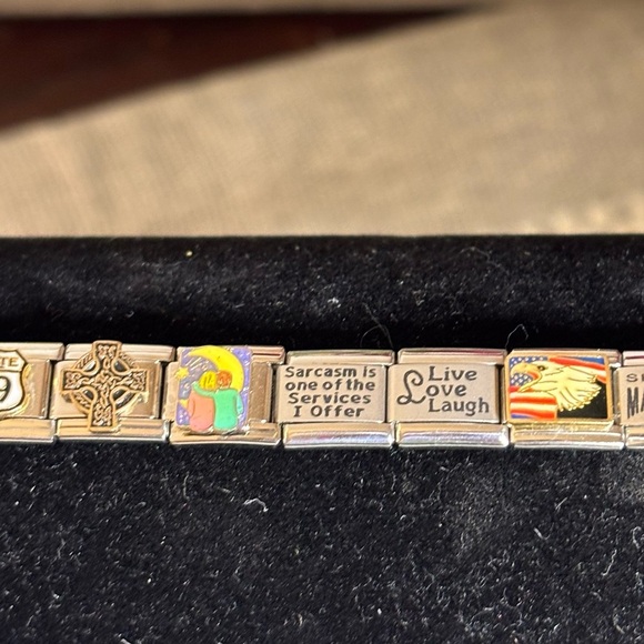 Italian Charm Mix. Seattle, Redhead, Cross, America, Find a Cure. 15 Charms. - Picture 5 of 10